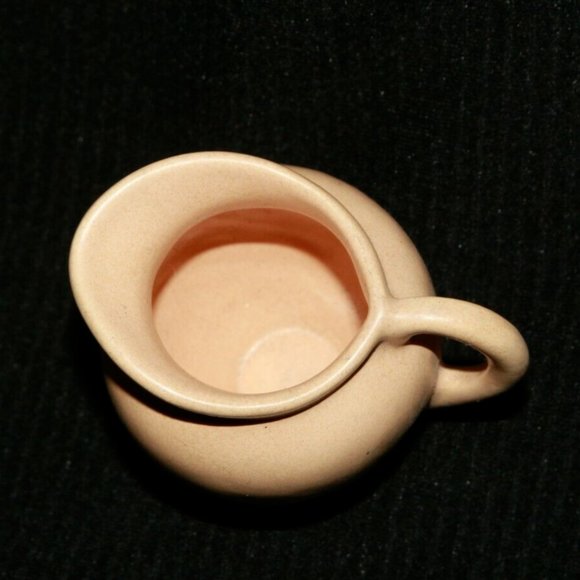 Small wide pitcher pottery tan / beige Camark? - Picture 3 of 5
